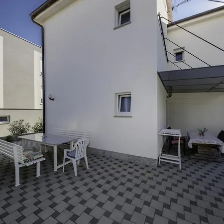 דירה In With Terrace, Air Conditioning, Wi-fi