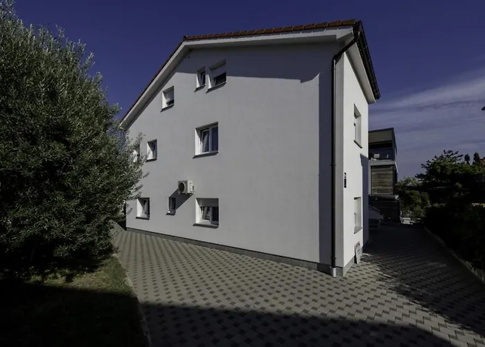 Apartment In With Terrace, Air Conditioning, Wi-fi *