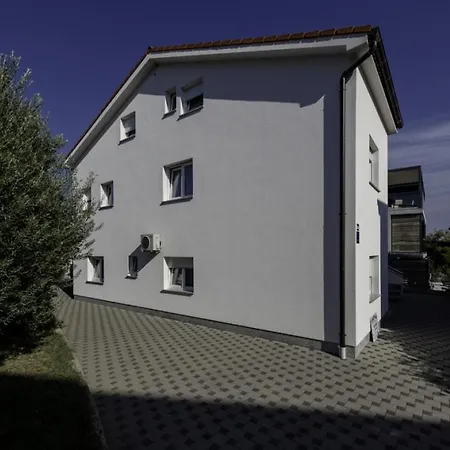 Apartment In With Terrace, Air Conditioning, Wi-fi *